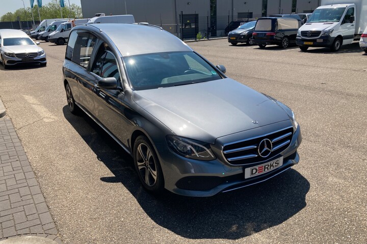 Rouwwagen op basis van Mercedes-Benz