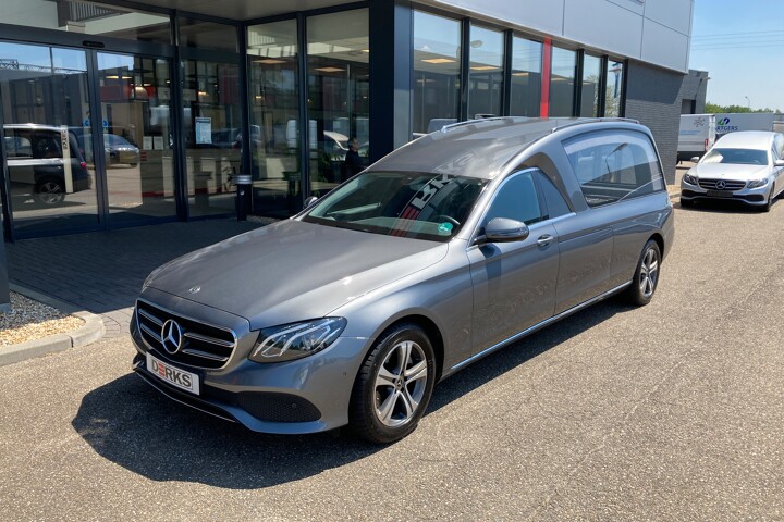Rouwwagen op basis van Mercedes-Benz