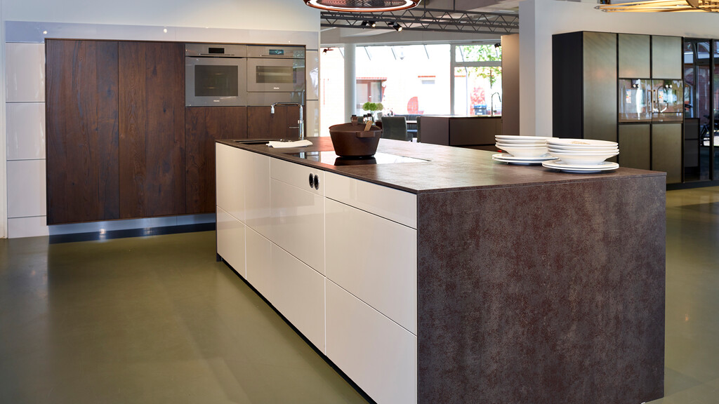 Grifflose Inselküche mit breiten Laden-Ekelhoff Küchen