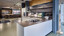 Lichte showroomkeuken van Valcucine met schiereiland van Ekelhoff keukens