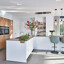 Keuken  op maat met L-keukeneiland in hoogglans wit en balkeneiken, design by Sven Wensing Ekelhoff Keukens Nordhorn