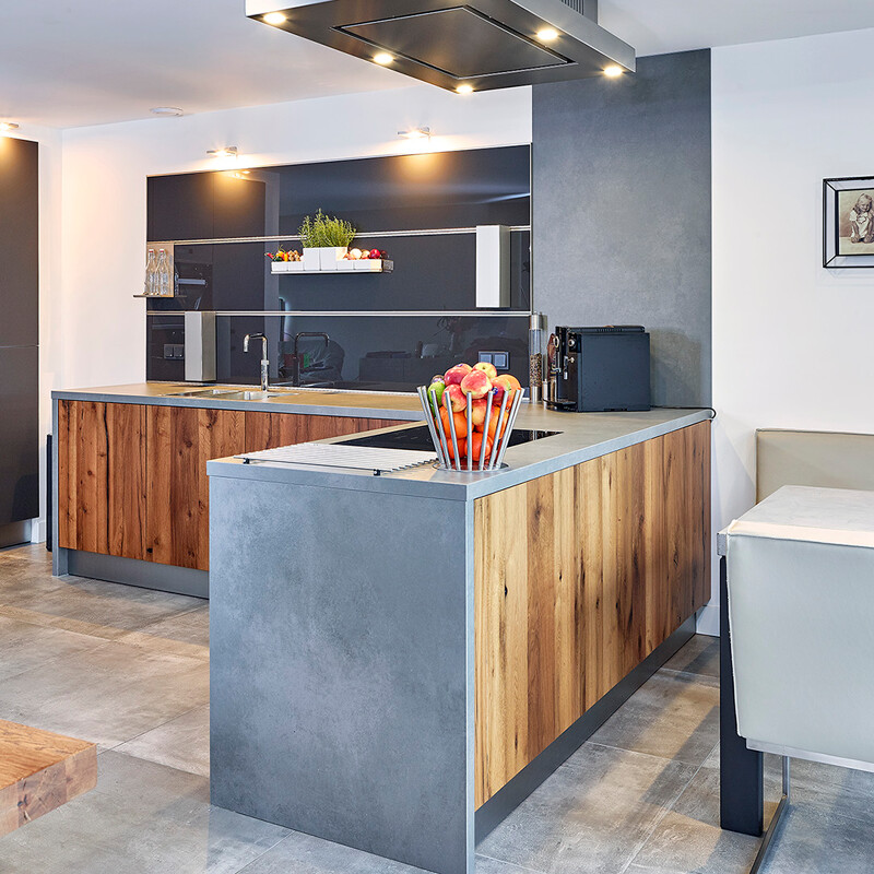 Next125 Küche in Alteiche und Quarzgrau