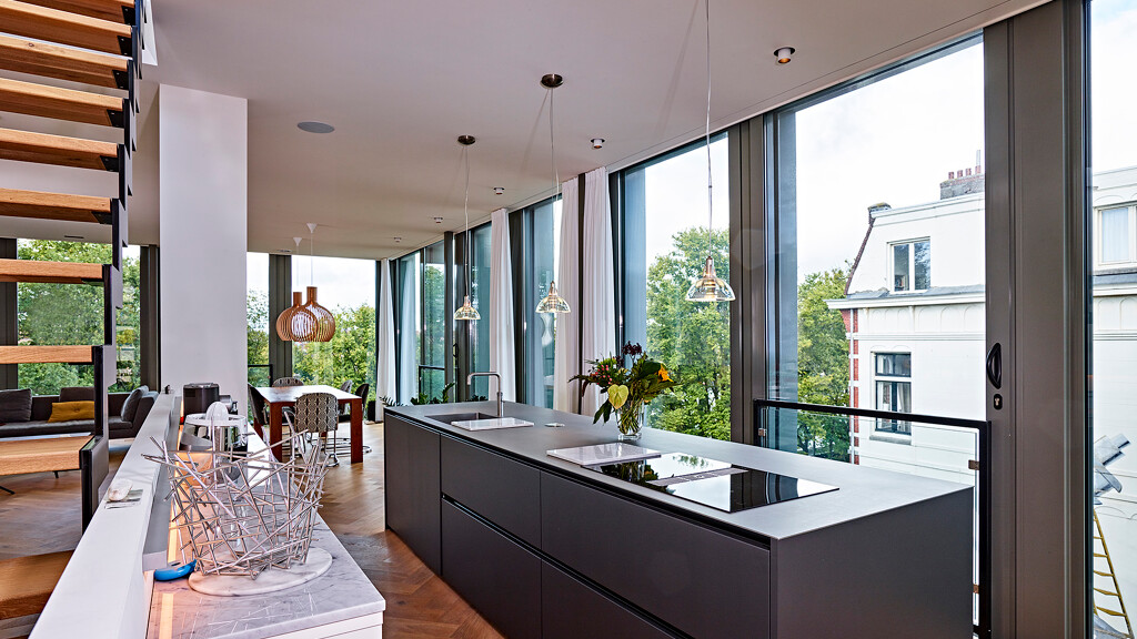 Mat zwarte keuken van Next125 met  RVS aanrechtblad - Ekelhoff Keukens Nordhorn