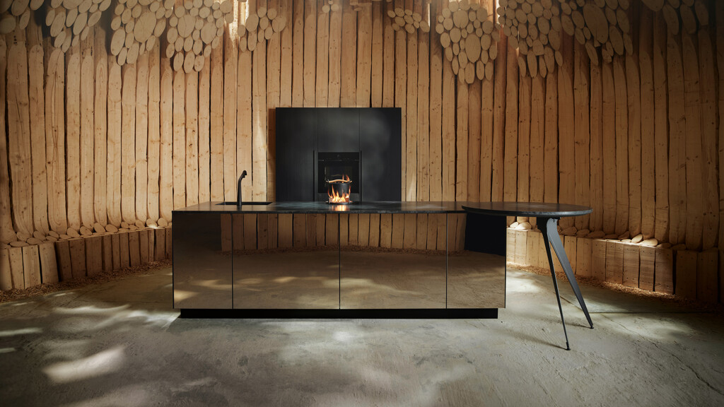 next125  The Fireplace project met fronten in brons spiegelglas en zwart hout. Ekelhoff keukens in Nordhorn