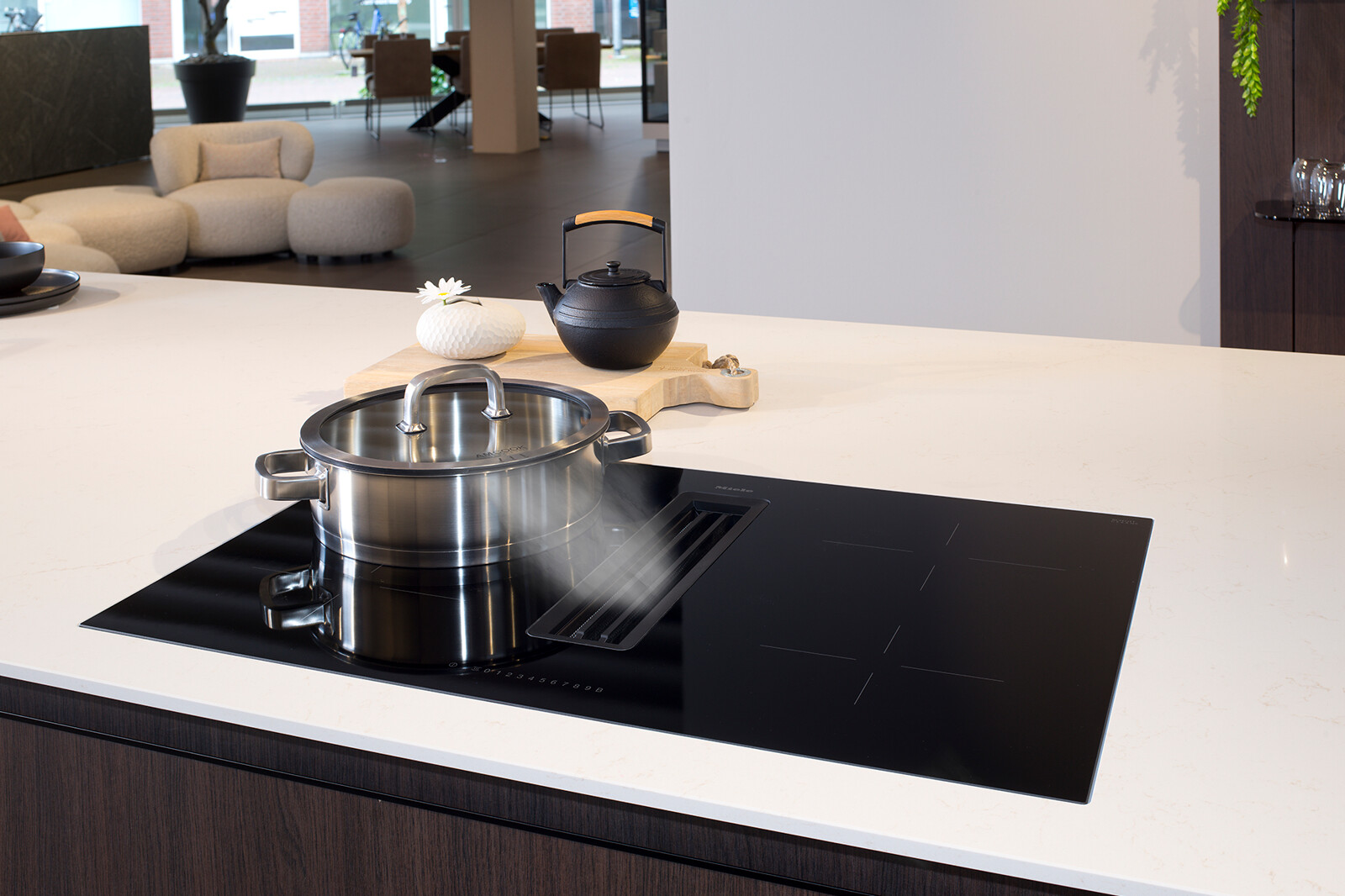 Showroomkeuken: SieMatic designkeuken, kookplaat met afzuiging - Ekelhoff Keukens
