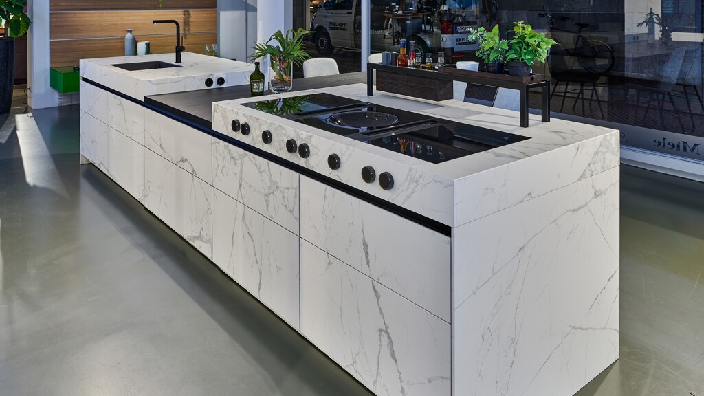 Prachtige SieMatic SLX met keukeneiland van Keramiek. Keukenwinkel in Nordhorn - Ekelhoff Keukens