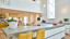 Weiße Conturküche mit betonlook Arbeitsplatte von Ekelhoff Küchen