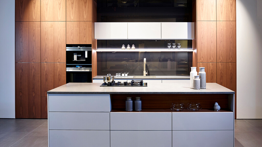 Ekelhoff keuken showroom met Siematic Pure in notenhout