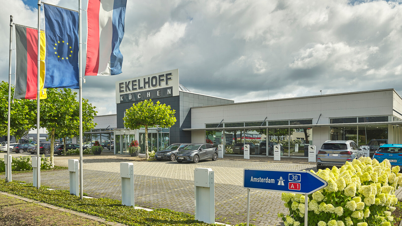 Laden Sie Ihr E-Auto gratis bei Ekelhoff Küchen in Nordhorn während Ihres Showroombesuchs.