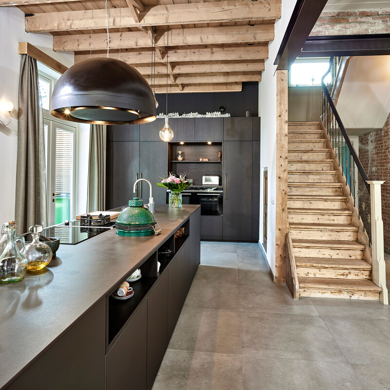 next125 Inselküche in Mattglas und Eiche – Ekelhoff Küchen in Deutschland