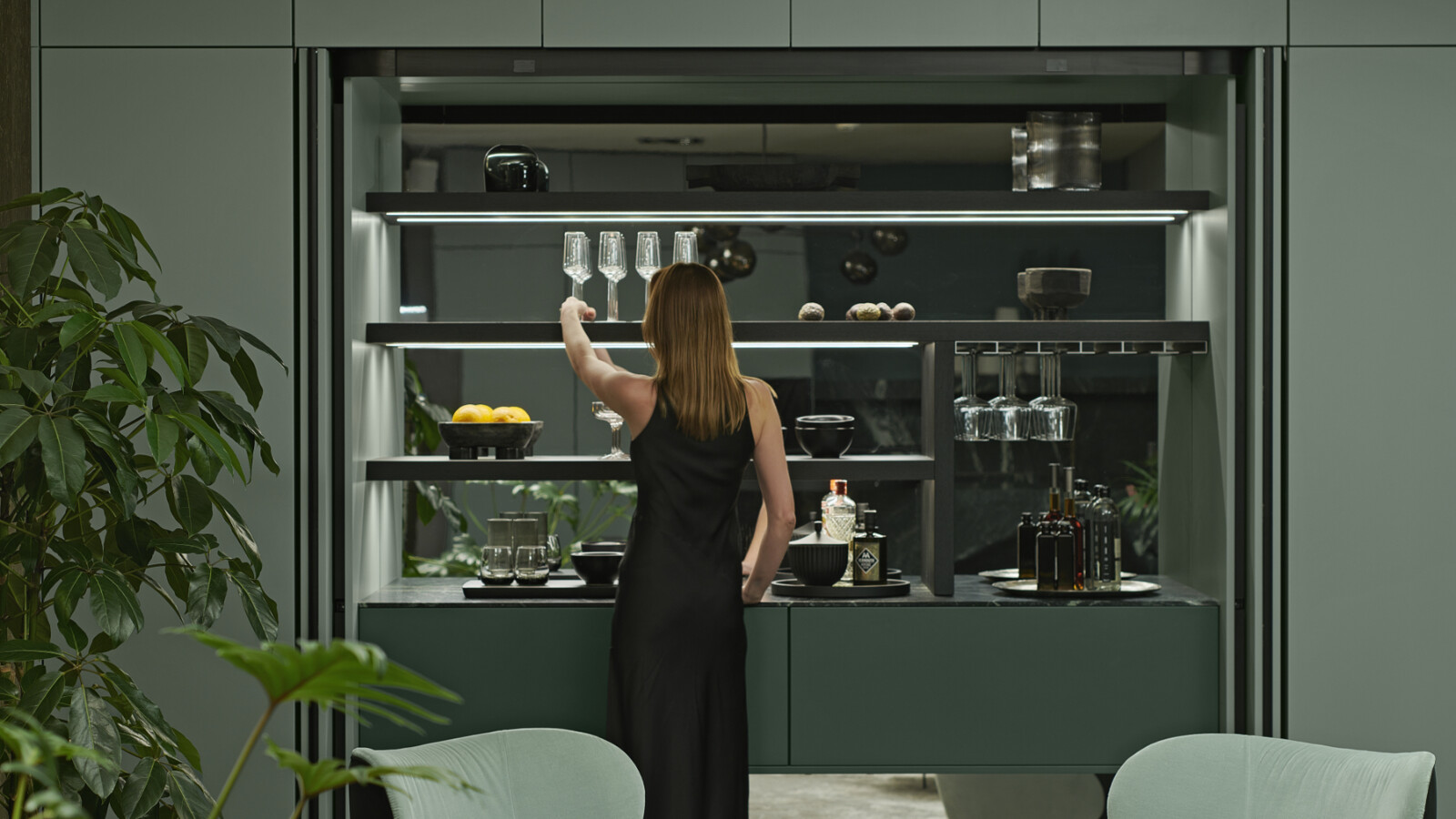 SieMatic Pure-groen wandmeubel met bar