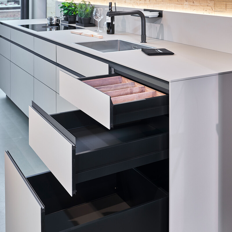Schöne Valcucine Riciclantica. Ausstellungsküche mit subtilen Details. Italienisches Küchendesign, jetzt im Sale bei Ekelhoff Küchen