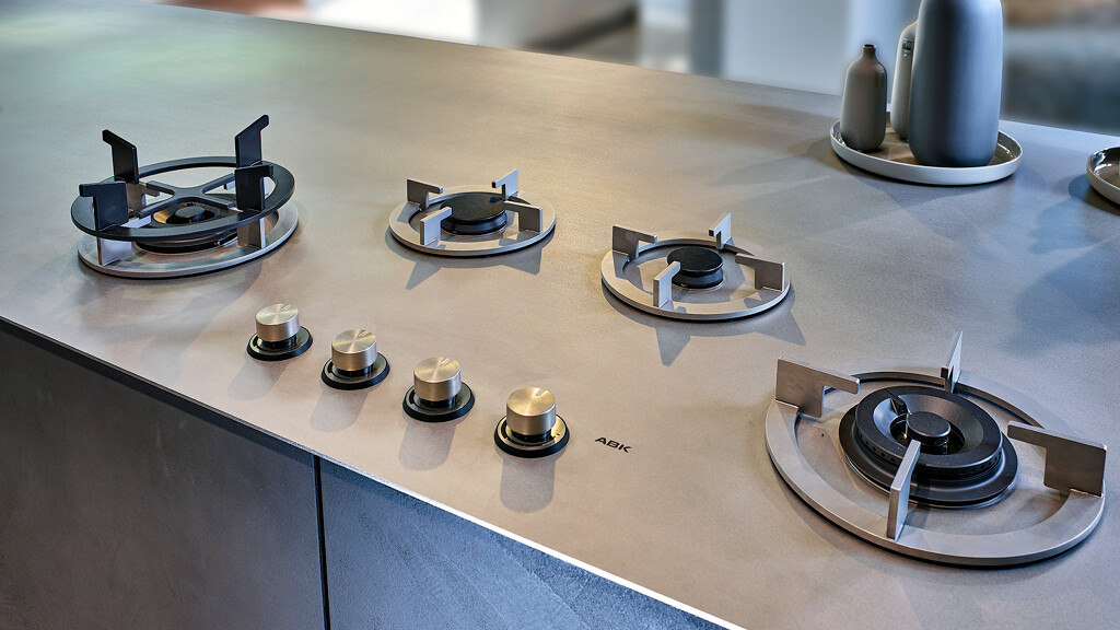 Gaspitten op een roestvrijstalen - RVS inox werkblad 