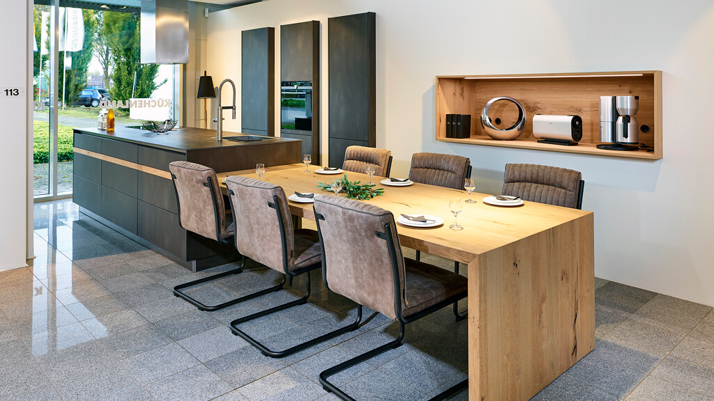 Contur keuken met kookeiland en eettafel_Ekelhoff Keukens Nordhorn