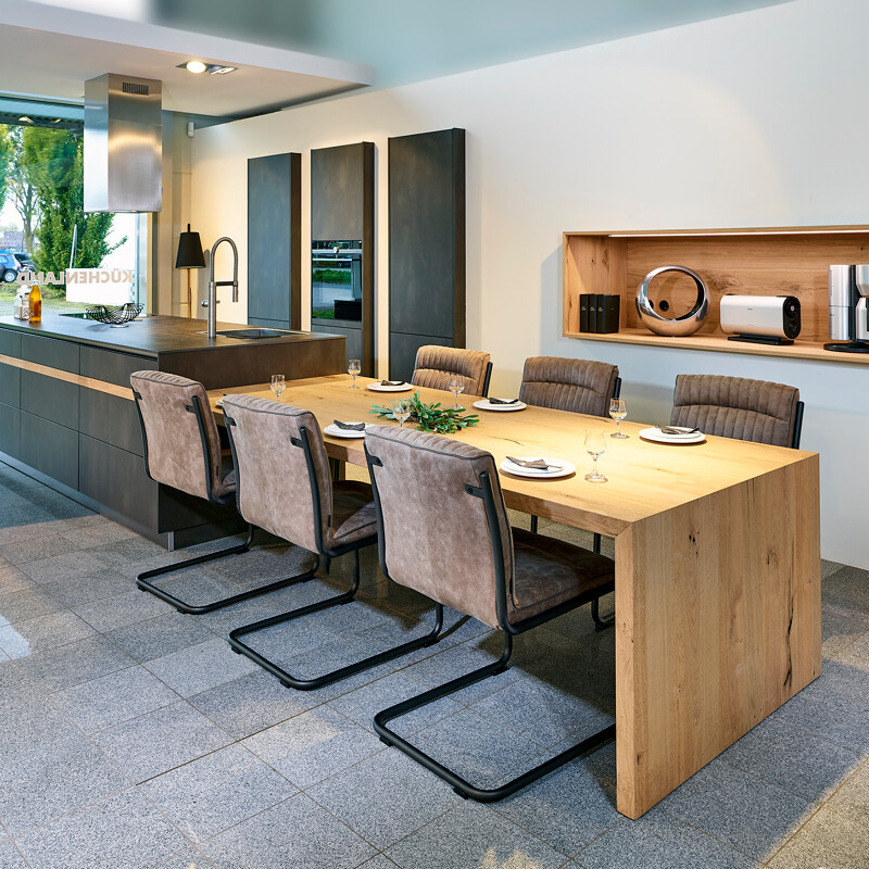 Contur keuken met kookeiland en eettafel_Ekelhoff Keukens Nordhorn