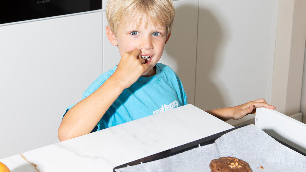 Koekjes bakken-witte designkeuken-Ekelhoff Keukens