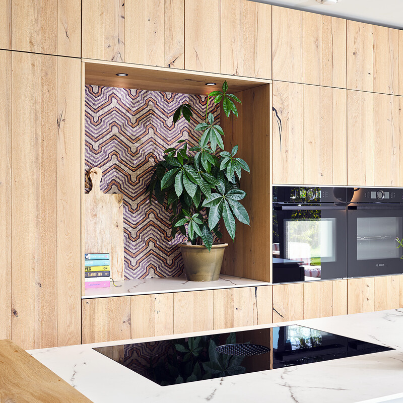 Houten keuken met eiland en Dekton aanrechtblad van Ekelhoff Keukens, Nordhorn, Duitsland