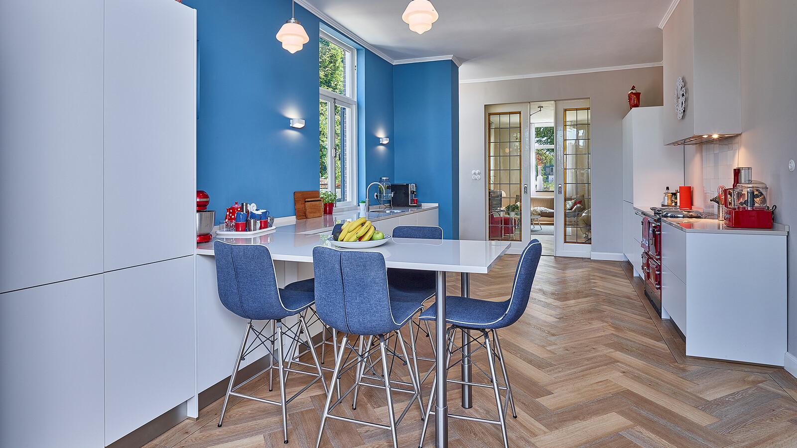 Matwitte keuken van Contur met wit dekton keukenblad. Geinstalleerd bij klanten van Ekelhoff Keukens Duitsland