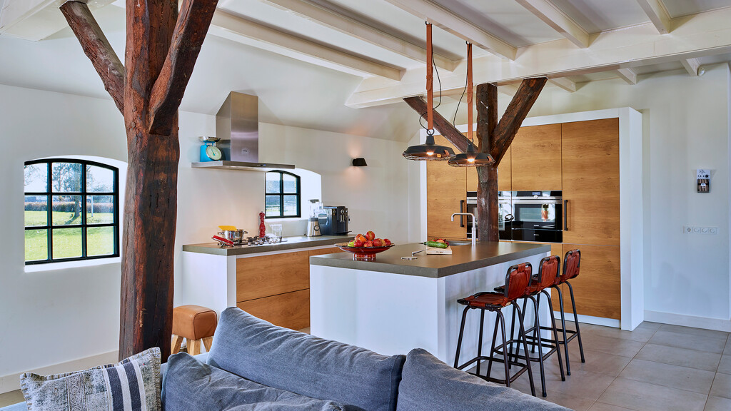 Moderne Küche mit Holz-Ekelhoff Küchen Deutschland