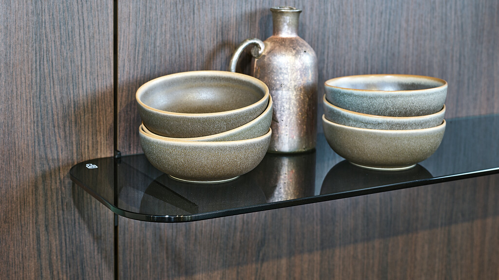 SieMatic Küche-Eiche Havanna Achatgrau-Glasböden-Ekelhoff Küchen