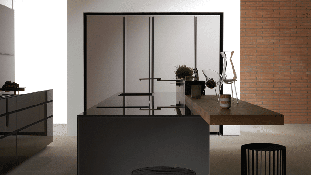 Schöne italienische Designerküche von Valcucine in der Linie Artematica. Der Wasserhahn kann komplett weggedreht werden. Valcucine Sale bei Ekelhoff Küchen in Nordhorn.