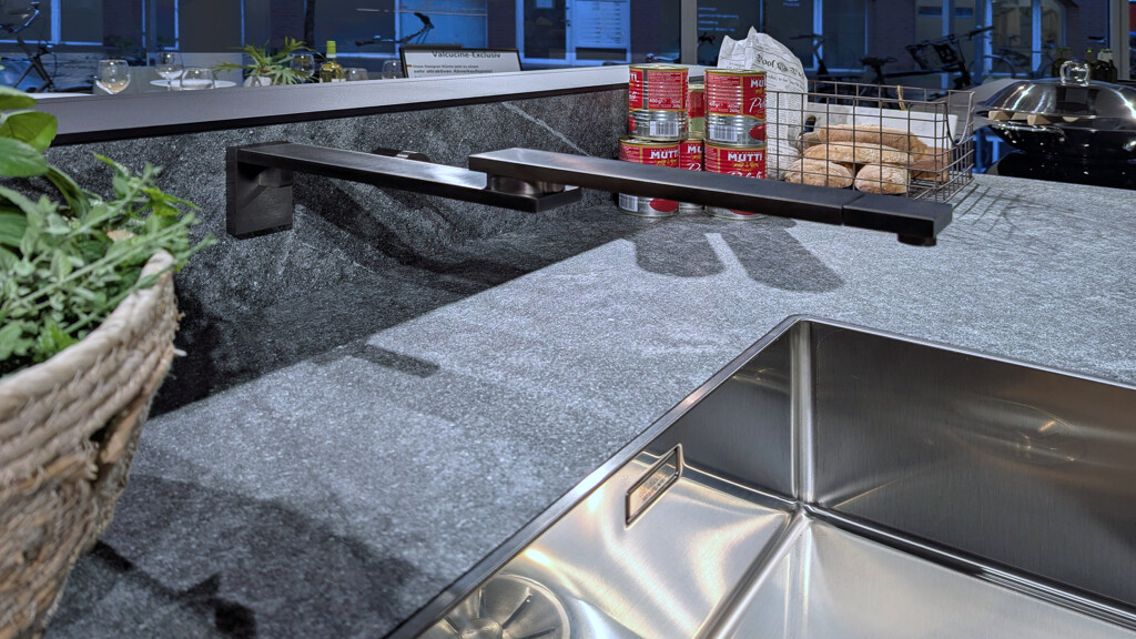 Schöne Valcucine-Ausstellungsküche - Forma Mentis-Artematica-Genius Loci. Italienisches Küchendesign, jetzt im Sale bei Ekelhoff Küchen