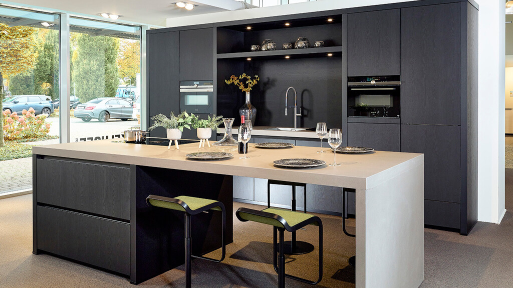 Contur keuken Zwarte eilandkeuken met kookeiland Ekelhoff Keukens 