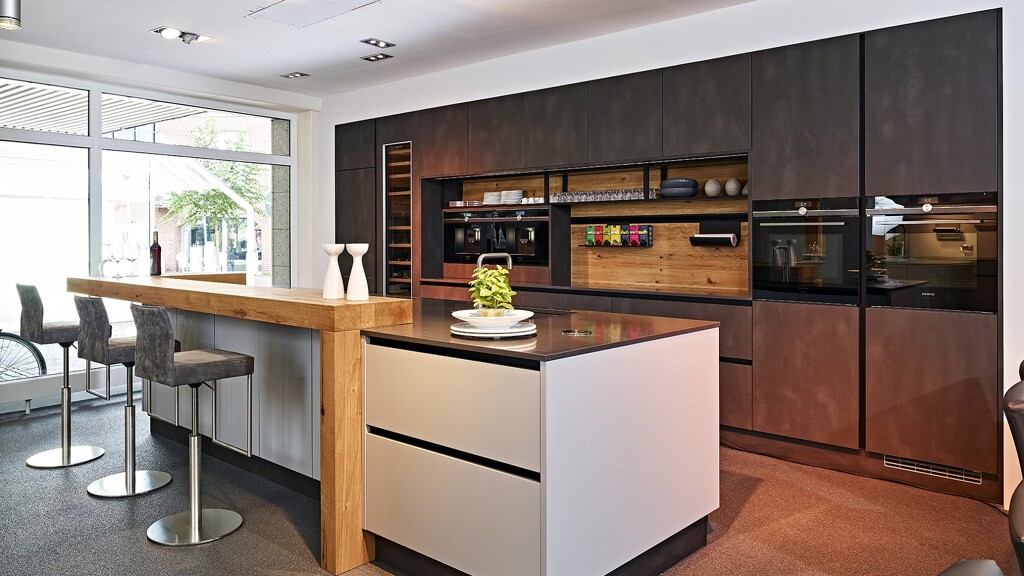 Eine offene Küche von Schüller Küchen – Targa Vio bei Ekelhoff Küchen Deutschland