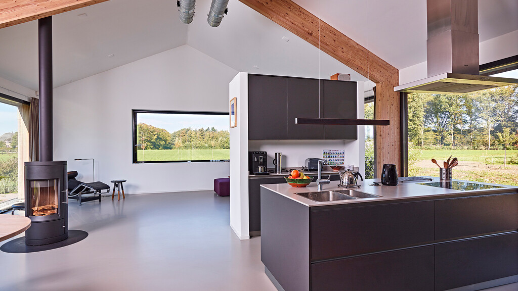 Open keuken Contur Nova in lavazwart met composit werkblad_Ekelhoff Keukens