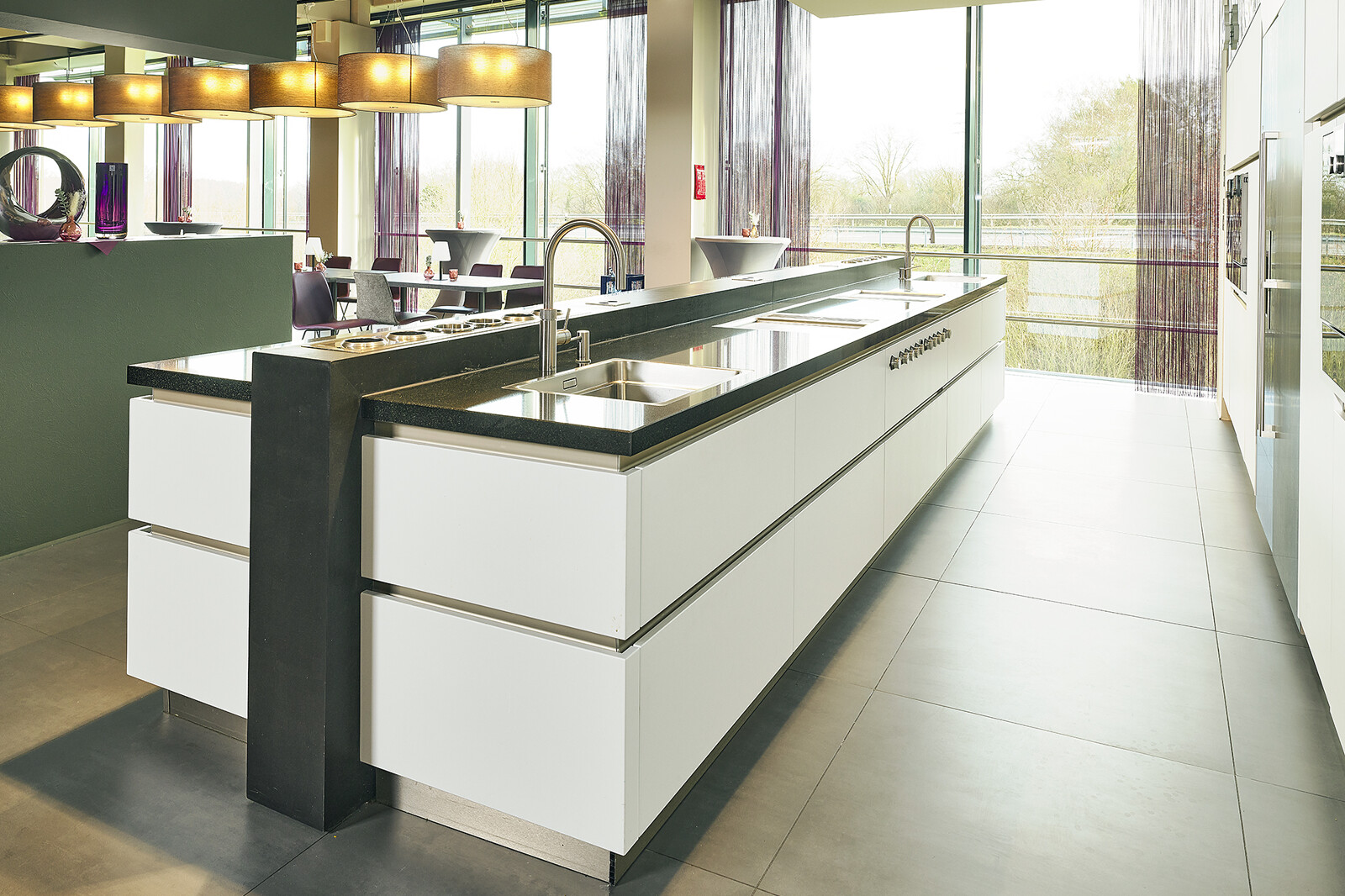 Grote eilandkeuken-Contur Biella-kristalwitte satijnlak-Ekelhoff Kuechen-3