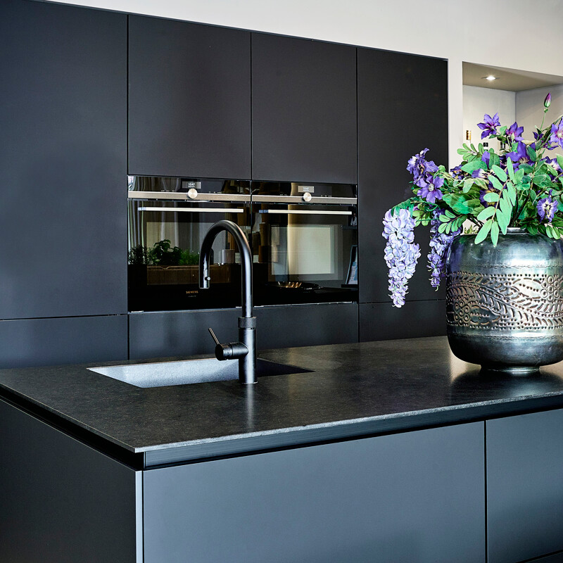 Zwarte keuken - met Werkblad_next125_NX240 Fenix _Ekelhoff Keukens