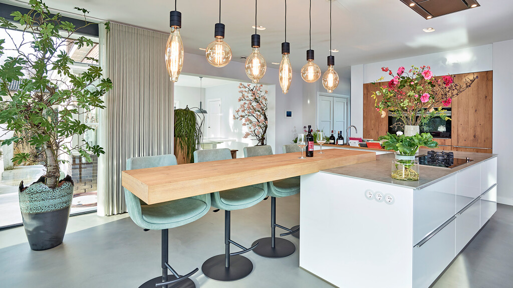 Maßgefertigte weiße Küche im skandinavischen Stil - von Ekelhoff Küchen Deutschland