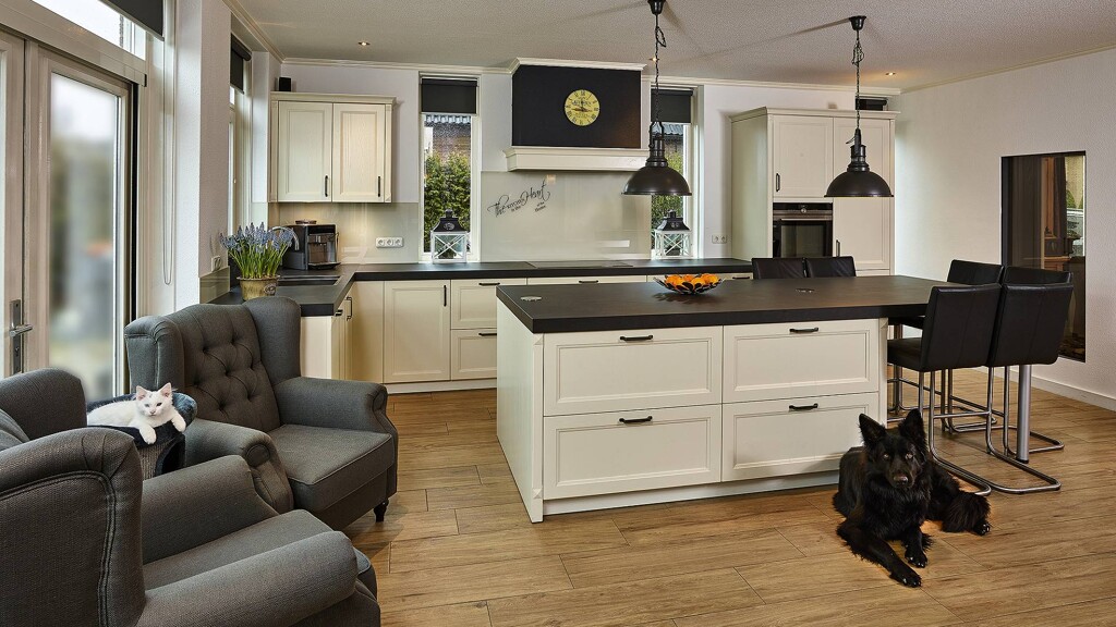 Landhausküche mit Kochinsel von Ekelhoff Küchen