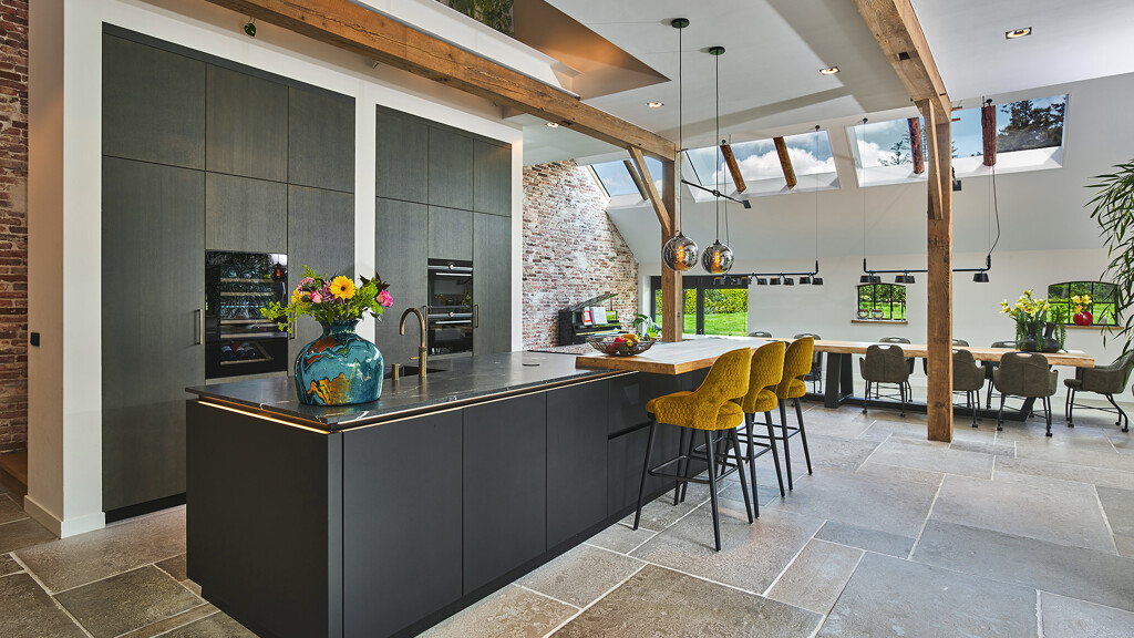next125 keuken in grafietgrijs eiken en zwart matglas - gerealiseerd door Ekelhoff Keukens in Nordhorn Duitsalnd