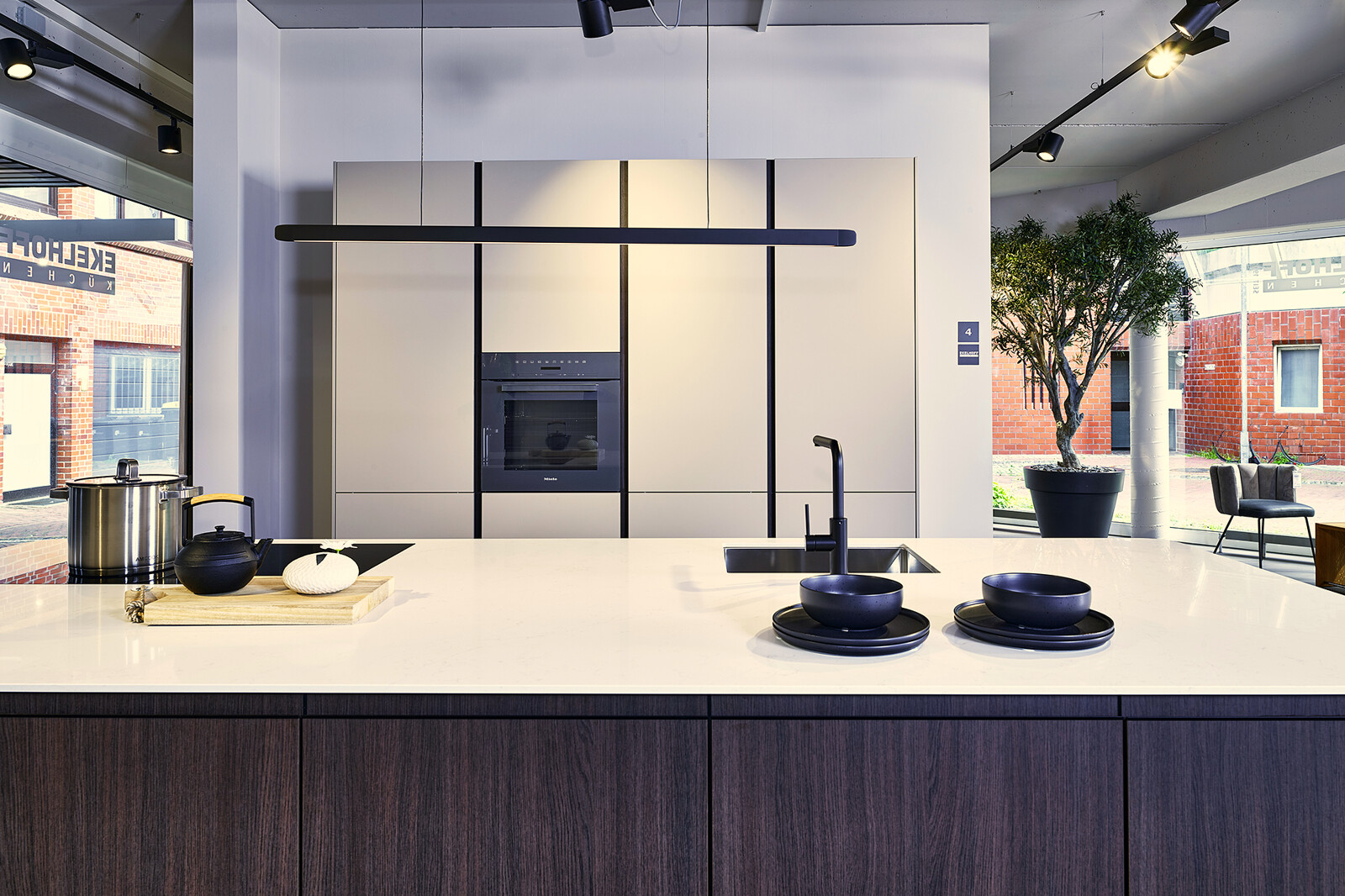 Showroomkeuken: SieMatic designkeuken in eiken havanna en agaatgrijs-Ekelhoff Keukens