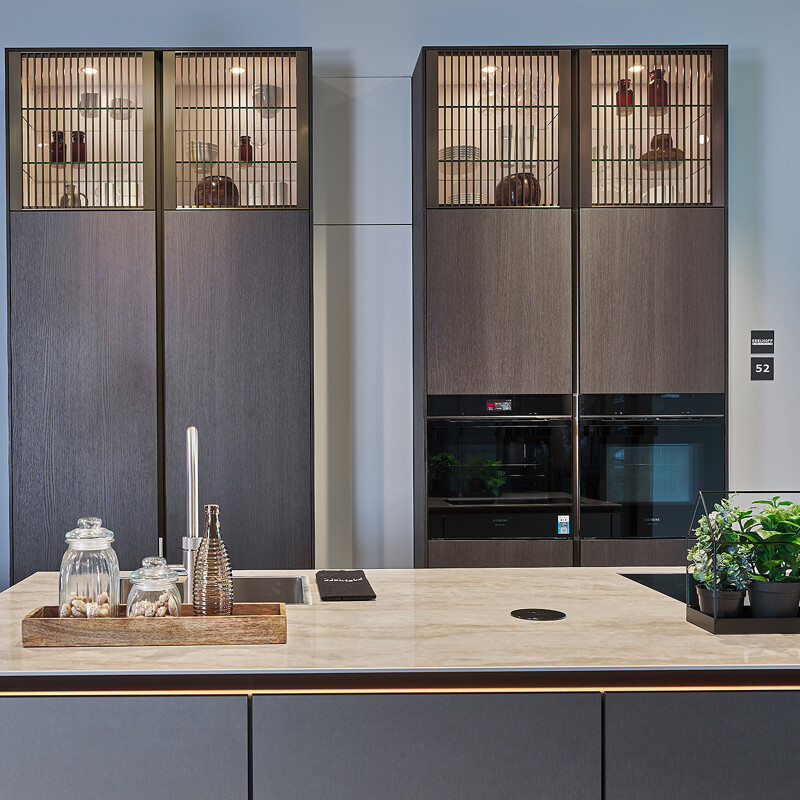 SieMatic-SLX mit beleuchteter Griffleiste, Ekelhoff Küchen