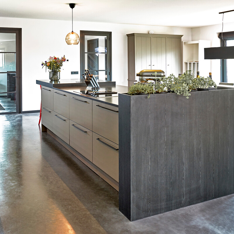 Bewertung SieMatic Küche Urban in Umbra Similaque samtmatt. Küchenbewertung von unseren Kunden in Groningen. Ekelhoff Küchen in Nordhorn