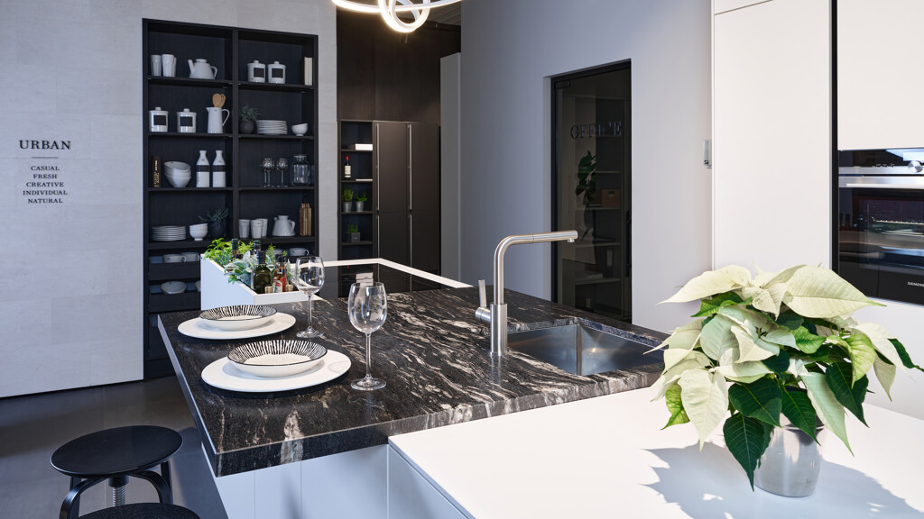 Showroomkeuken SieMatic  - witte eilandkeuken - Ekelhoff keukens Duitsland