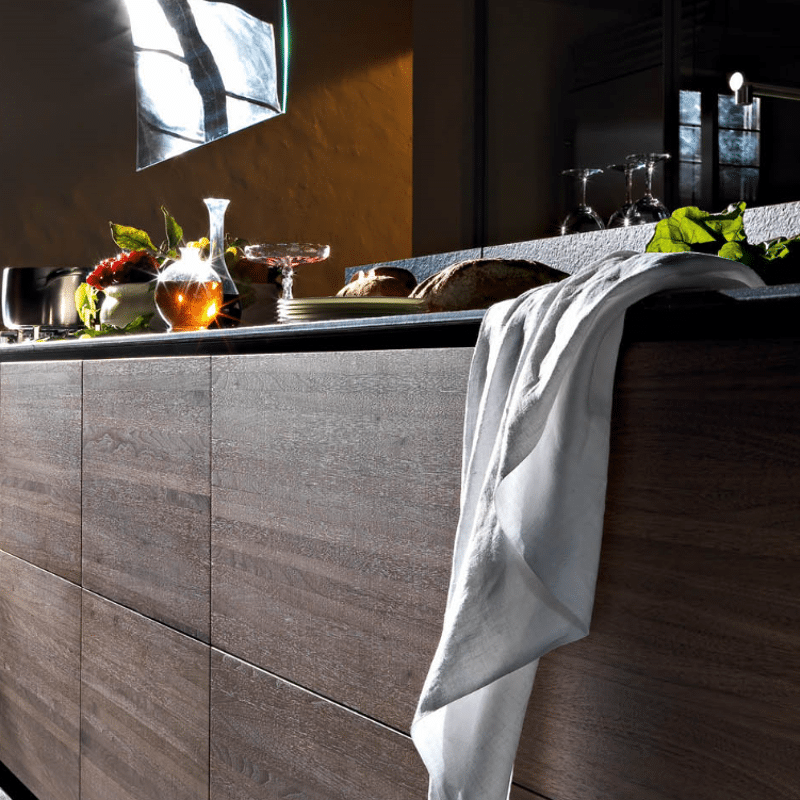 Schöne italienische Designerküche von Valcucine in der Linie Artematica Noce. Jetzt Valcucine Küchen imAbverkauf bei Ekelhoff Küchen in Nordhorn