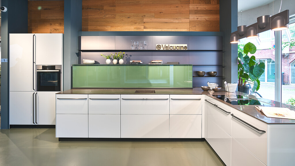 Schöne Valcucine Artematica. Ausstellungsküche mit raffinierten Details. Italienisches Küchendesign, jetzt im Verkauf bei Ekelhoff Keukens
