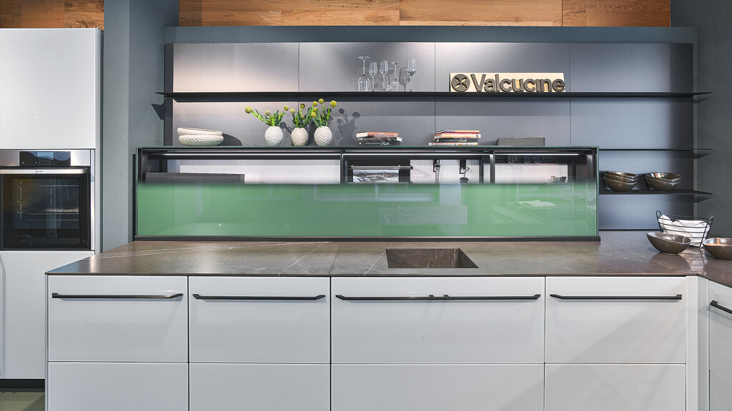 Schöne Valcucine Riciclantica. Ausstellungsküche mit subtilen Details. Italienisches Küchendesign, jetzt im Sale bei Ekelhoff Küchen