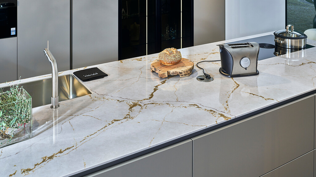 Marmor look keukenblad in de keuken showroom van Ekelhoff Küchen Nordhorn