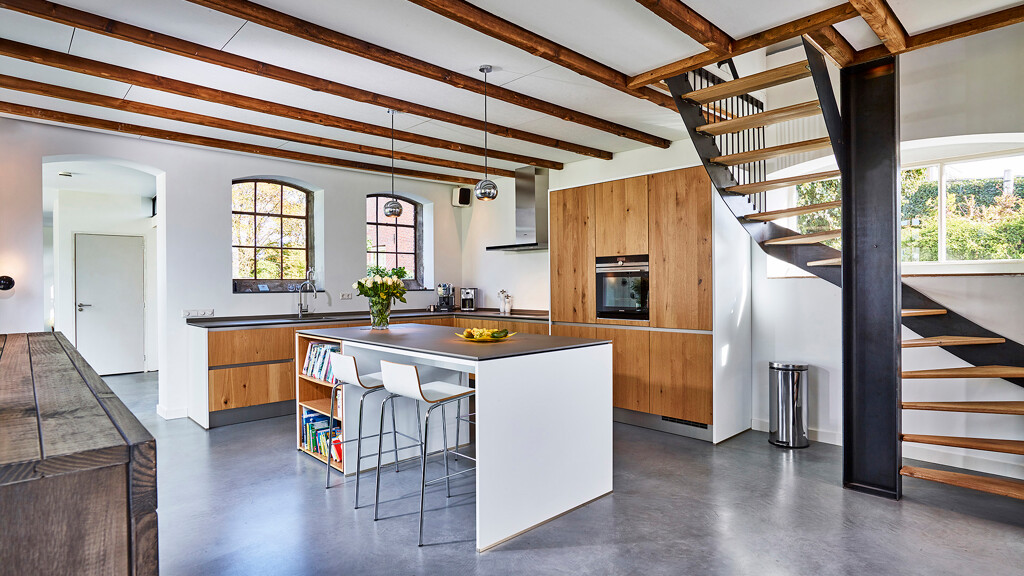 Manufaktur Inselküche-Küche mit Holz-Küche nach Maß