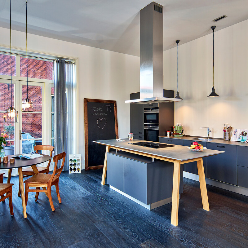 next125 Küche mit Kochtisch Kücheninsel und Mattglasfronten - von Ekelhoff Küchen aus Nordhorn