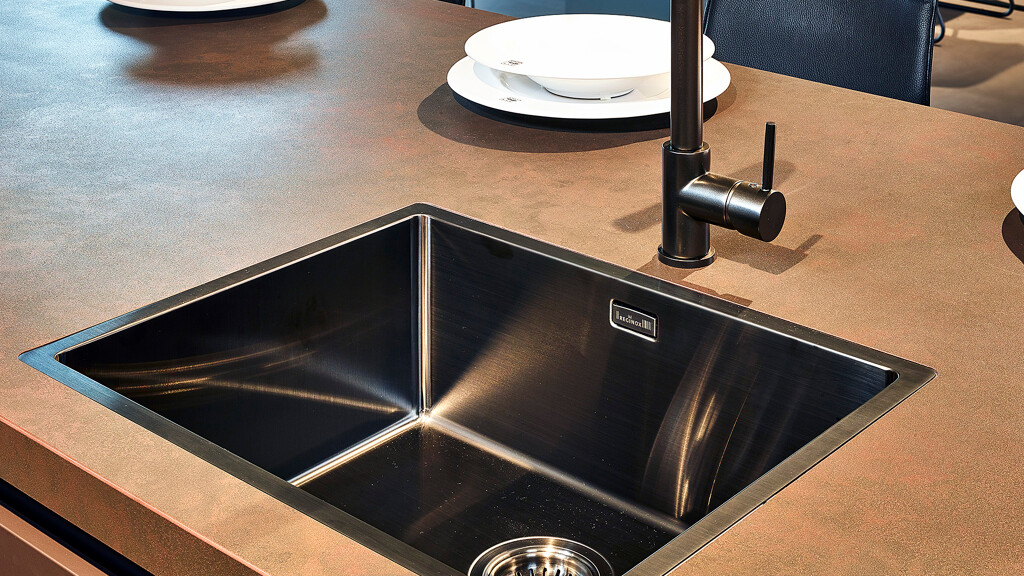 Bruine keuken met werkblad van een next125 met spoelbak 