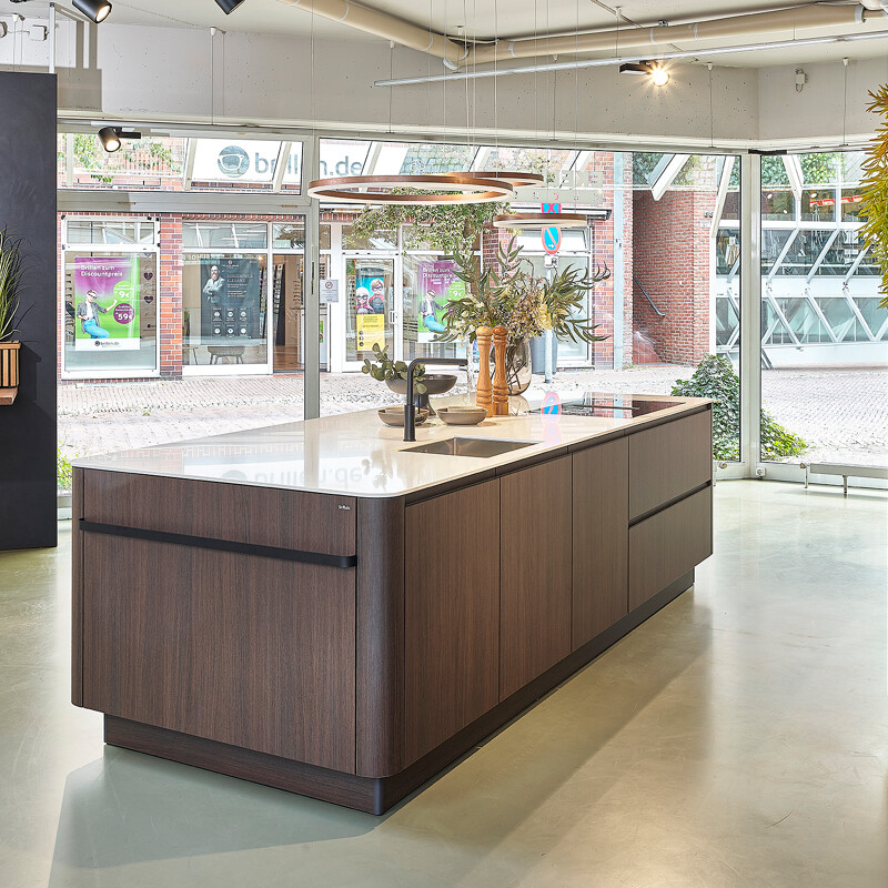 SieMatic keuken met afgerond eiland-eiken havanna-Ekelhoff Keukens, Nordhorn