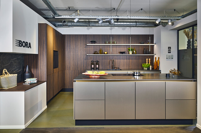 Sale - showroomkeuken: SieMatic S2 in brons en notenhout met BORA-apparatuur