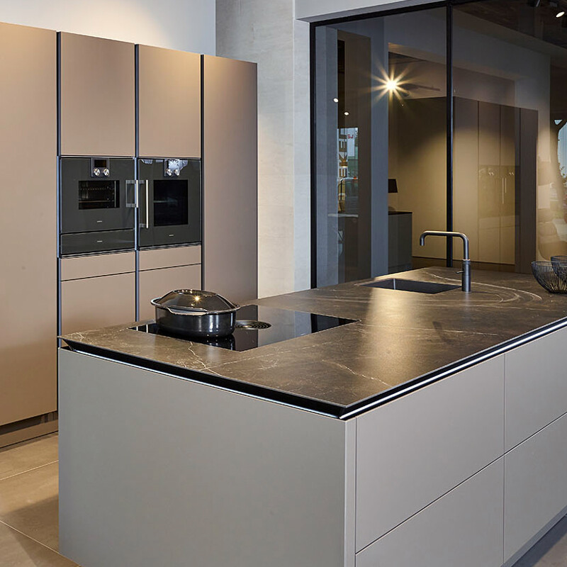 SieMatic SLX eilandkeuken in steengrijs_Ekelhoff Keukens Duitsland