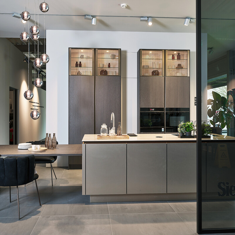 showroomkeuken SieMatic SLX-K in eiken-Oolong bij Ekelhoff Keukens in Nordhorn