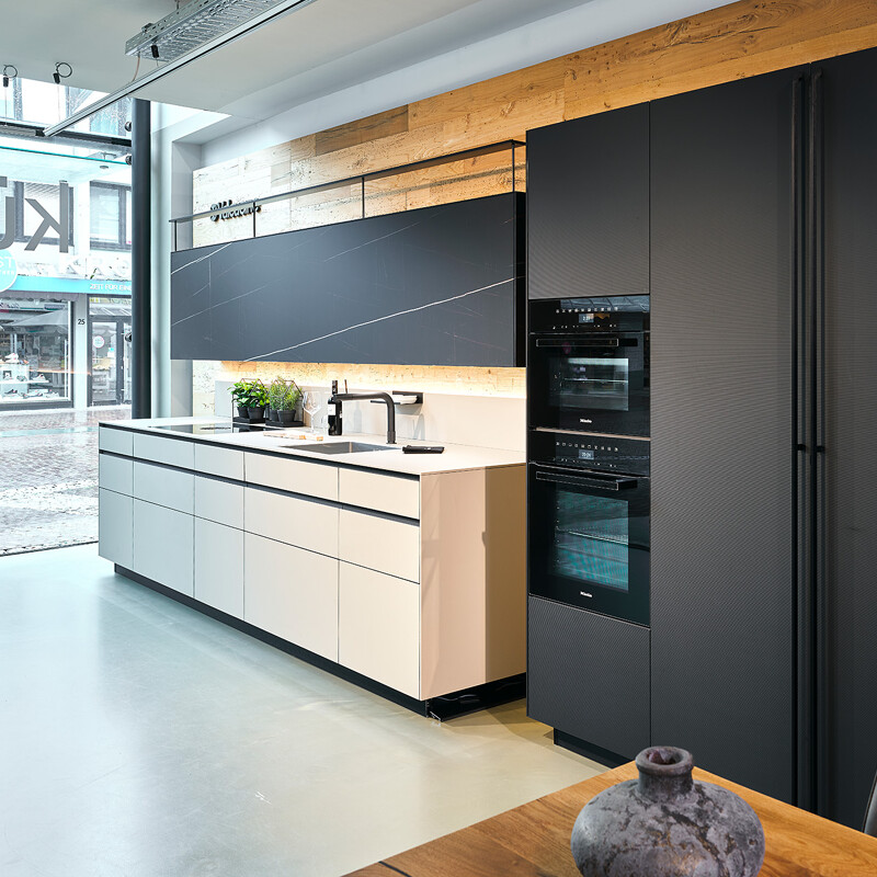 Schöne Valcucine Riciclantica. Ausstellungsküche mit subtilen Details. Italienisches Küchendesign, jetzt im Sale bei Ekelhoff Küchen